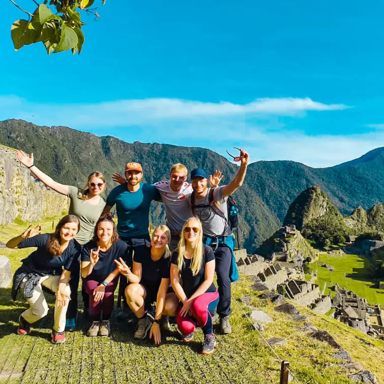 Group of travelers on the inca trail to machu picchu | Ultimate Trekking